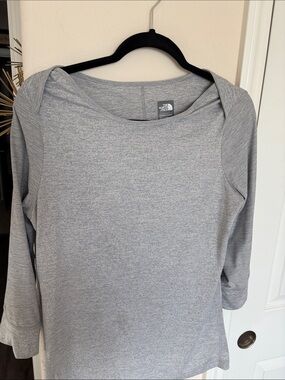 The North Face Women’s Light Gray 3/4 length Sleeve Tee